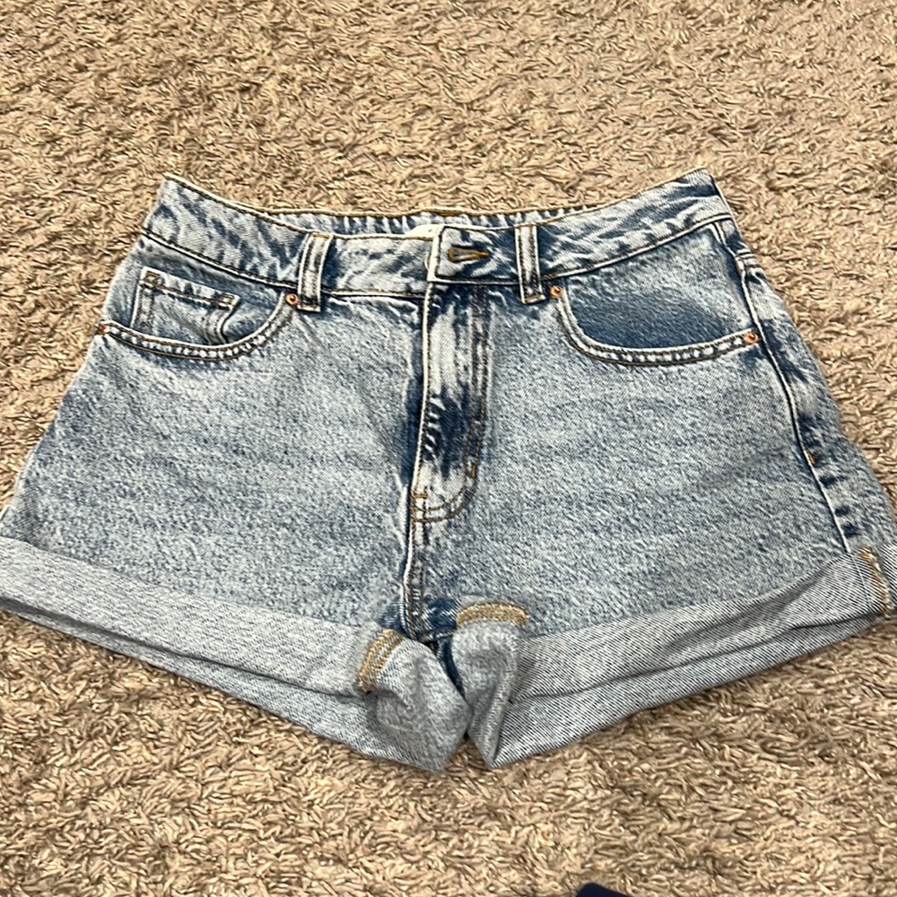 Light wash, folded bottom PacSun denim mom shorts, size 26